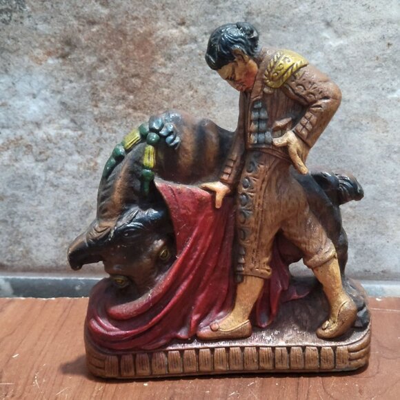 Vintage Matador Red Cape Bull Ceramic Figurine Bookend Single - Picture 1 of 10